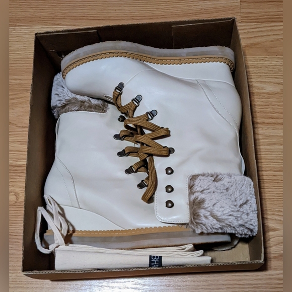 Bhava Vegan Boots 39 8.5/9 Ivory Wedge Faux Fur RARE K2 Winter Gift Idea - Picture 2 of 5